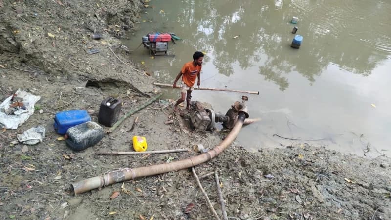 মুরাদনগরে অবৈধ বালু উত্তোলনের বিরুদ্ধে অভিযান, ড্রেজার ব্যবসায়ীকে কারাদণ্ড মুরাদনগরে অবৈধ বালু উত্তোলনের বিরুদ্ধে অভিযান, ড্রেজার ব্যবসায়ীকে কারাদণ্ড