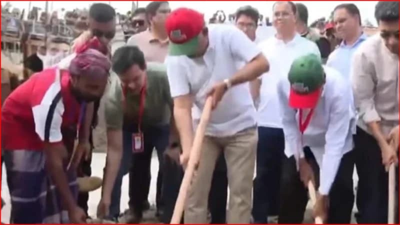 বাবার স্মৃতিবিজড়িত খোর্দ্দ খাল পুনঃখননের উদ্বোধন করলেন তারেক রহমান বাবার স্মৃতিবিজড়িত খোর্দ্দ খাল পুনঃখননের উদ্বোধন করলেন তারেক রহমান
