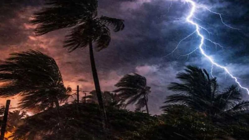 সকাল ৯টার মধ্যে পাঁচ অঞ্চলে ঝড়-বৃষ্টির আভাস সকাল ৯টার মধ্যে পাঁচ অঞ্চলে ঝড়-বৃষ্টির আভাস