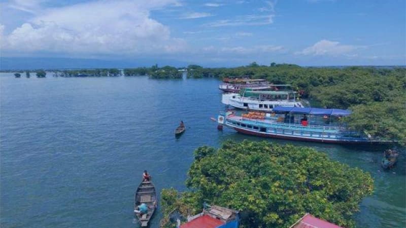 টাঙ্গুয়ার হাওর ভ্রমণে যে ৫টি কাজ করবেন টাঙ্গুয়ার হাওর ভ্রমণে যে ৫টি কাজ করবেন