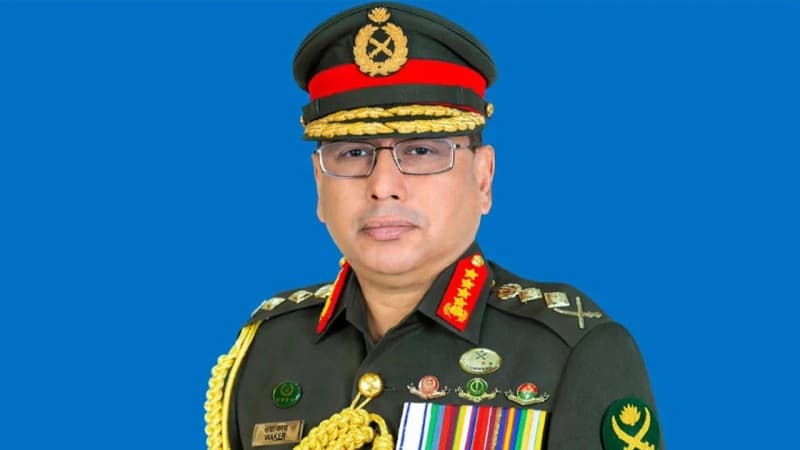 হজ পালন শেষে দেশে ফিরলেন সেনাপ্রধান হজ পালন শেষে দেশে ফিরলেন সেনাপ্রধান