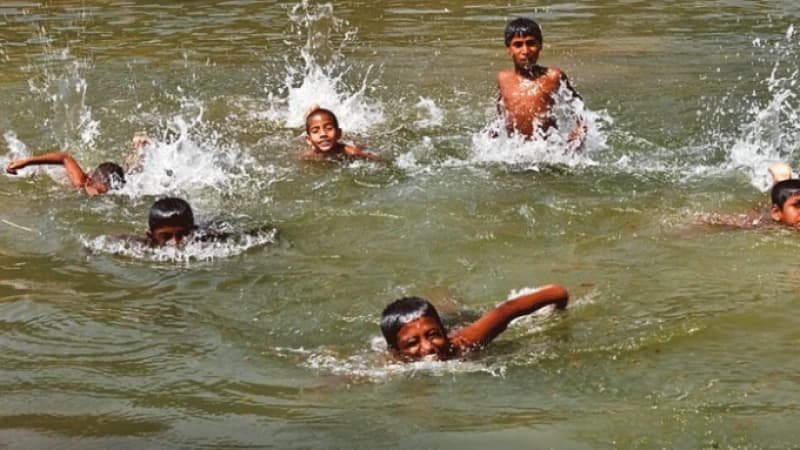 ভ্যাপসা গরমে অস্বস্তি, জুনে অস্বাভাবিক তাপমাত্রার আভাস ভ্যাপসা গরমে অস্বস্তি, জুনে অস্বাভাবিক তাপমাত্রার আভাস