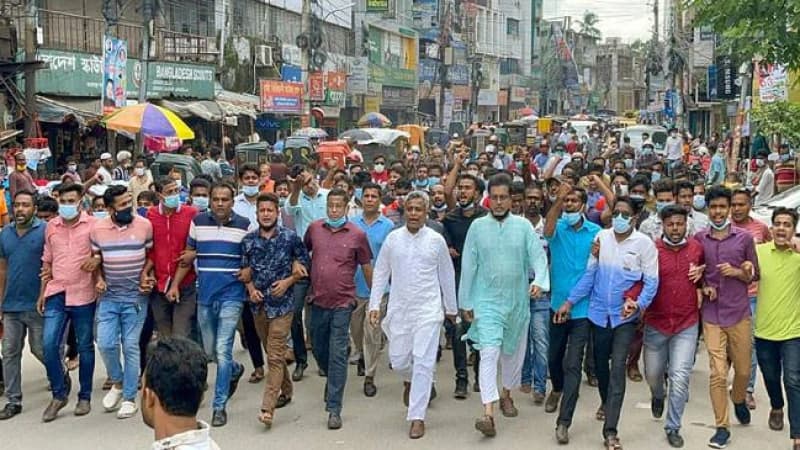 রাজধানীতে প্রতিবাদ মিছিল ও সমাবেশ অনুষ্ঠিত হয় যুবলীগের রাজধানীতে প্রতিবাদ মিছিল ও সমাবেশ অনুষ্ঠিত হয় যুবলীগের