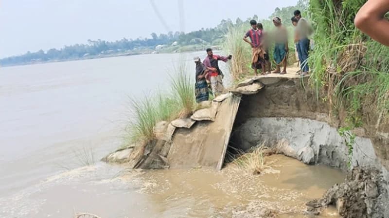 যমুনায় পানি বাড়তেই ভাঙছে চরাঞ্চল যমুনায় পানি বাড়তেই ভাঙছে চরাঞ্চল