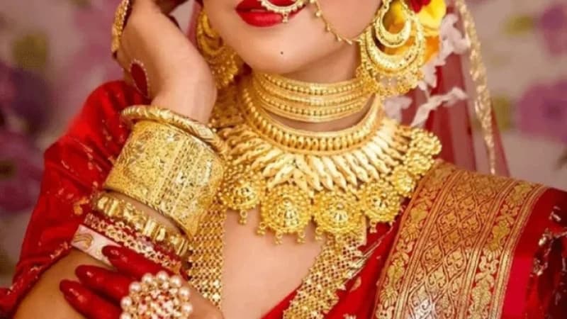 দেশের বাজারে আবারও কমল সোনার দাম দেশের বাজারে আবারও কমল সোনার দাম