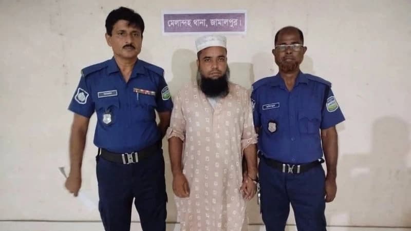 জামালপুরে গৃহবধূর গোপন ভিডিও ধারণের অভিযোগে ব্যবসায়ী গ্রেপ্তার