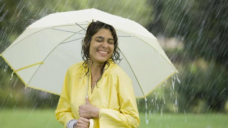 বর্ষায় ফ্যাশন সচেতনদের পছন্দের পোশাক বর্ষায় ফ্যাশন সচেতনদের পছন্দের পোশাক
