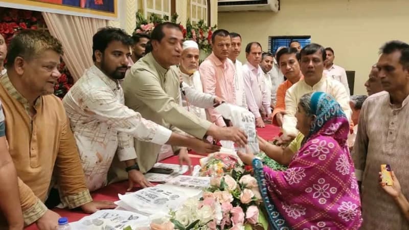 পটিয়ায় পূজারীদের মধ্যে প্রধানমন্ত্রীর উপহার বিতরণ করলেন এমপি এনামুল হক পটিয়ায় পূজারীদের মধ্যে প্রধানমন্ত্রীর উপহার বিতরণ করলেন এমপি এনামুল হক