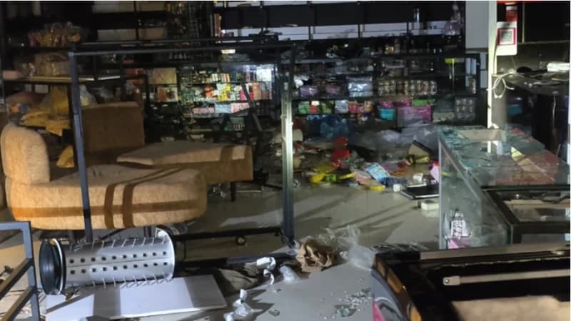 ছাত্রদল নেতা শাকিলের জানাজার পর শপিংমলে ভাঙচুর-লুটপাট, ক্ষতির দাবি ৫ কোটি টাকা ছাত্রদল নেতা শাকিলের জানাজার পর শপিংমলে ভাঙচুর-লুটপাট, ক্ষতির দাবি ৫ কোটি টাকা