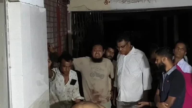 পাবনায় ইজারাদারের কার্যালয়ে ঢুকে গুলি, আ.লীগ ও শ্রমিক দলের দুই নেতা নিহত পাবনায় ইজারাদারের কার্যালয়ে ঢুকে গুলি, আ.লীগ ও শ্রমিক দলের দুই নেতা নিহত