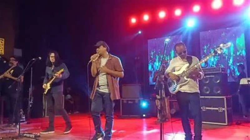 চলতি মাসেই ‘অ্যালুমিনিয়ামের ডানা’ অ্যালবামের টাইটেল ট্র্যাক প্রকাশ করবে মেঘদল চলতি মাসেই ‘অ্যালুমিনিয়ামের ডানা’ অ্যালবামের টাইটেল ট্র্যাক প্রকাশ করবে মেঘদল