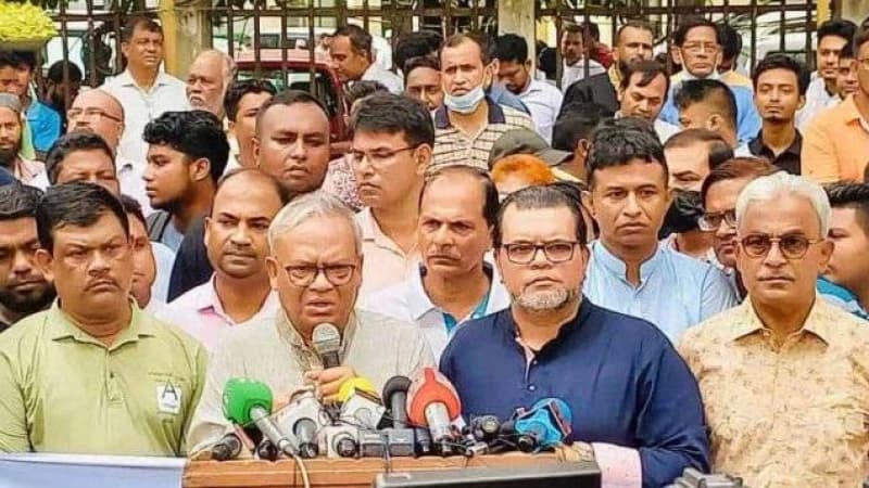 সরকার বিদেশে চিকিৎসার অনুমতি দিচ্ছে না খালেদা জিয়াকে হত্যার অভিপ্রায়ে সরকার বিদেশে চিকিৎসার অনুমতি দিচ্ছে না খালেদা জিয়াকে হত্যার অভিপ্রায়ে
