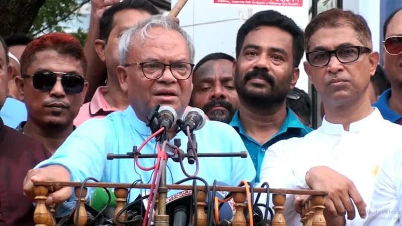 একুশে আগস্ট’ আর ‘ওয়ান ইলেভেন’ একসূত্রে গাঁথা বললেন যুগ্ম মহাসচিব রিজভী একুশে আগস্ট’ আর ‘ওয়ান ইলেভেন’ একসূত্রে গাঁথা বললেন যুগ্ম মহাসচিব রিজভী