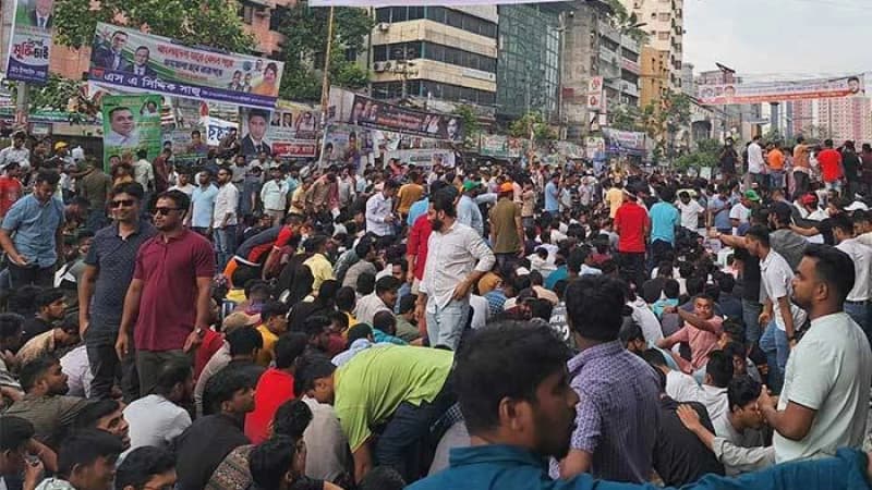 নয়াপল্টনস্থ কেন্দ্রীয় কার্যালয়ের সামনে বিএনপির জনসমাবেশে নেতা-কর্মীদের ঢল নয়াপল্টনস্থ কেন্দ্রীয় কার্যালয়ের সামনে বিএনপির জনসমাবেশে নেতা-কর্মীদের ঢল