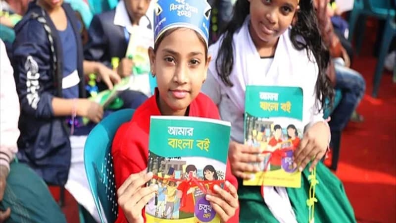 নতুন পাঠ্যবইয়ে ছবি ঝাপসা, তথ্যে ভুল, ছাপাও হয়েছে নিম্নমানের। নতুন পাঠ্যবইয়ে ছবি ঝাপসা, তথ্যে ভুল, ছাপাও হয়েছে নিম্নমানের।
